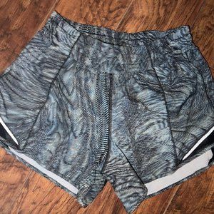 Lululemon Athletica Hotty Hot Low-Rise Lined Short 4" -Size 6 Tall